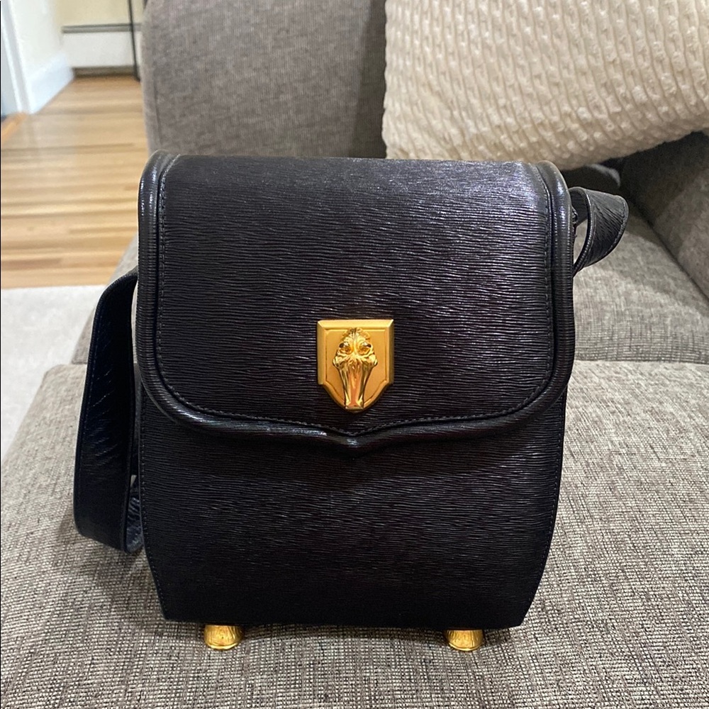Vicenza Inc. Women’s Epi Leather shoulder bag with Gold hardware front and feet
